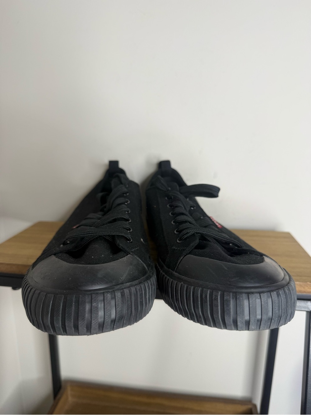 Levi's Men's Black Canvas Low-Top Sneakers with Red Insole Accent - Picture 7 of 8